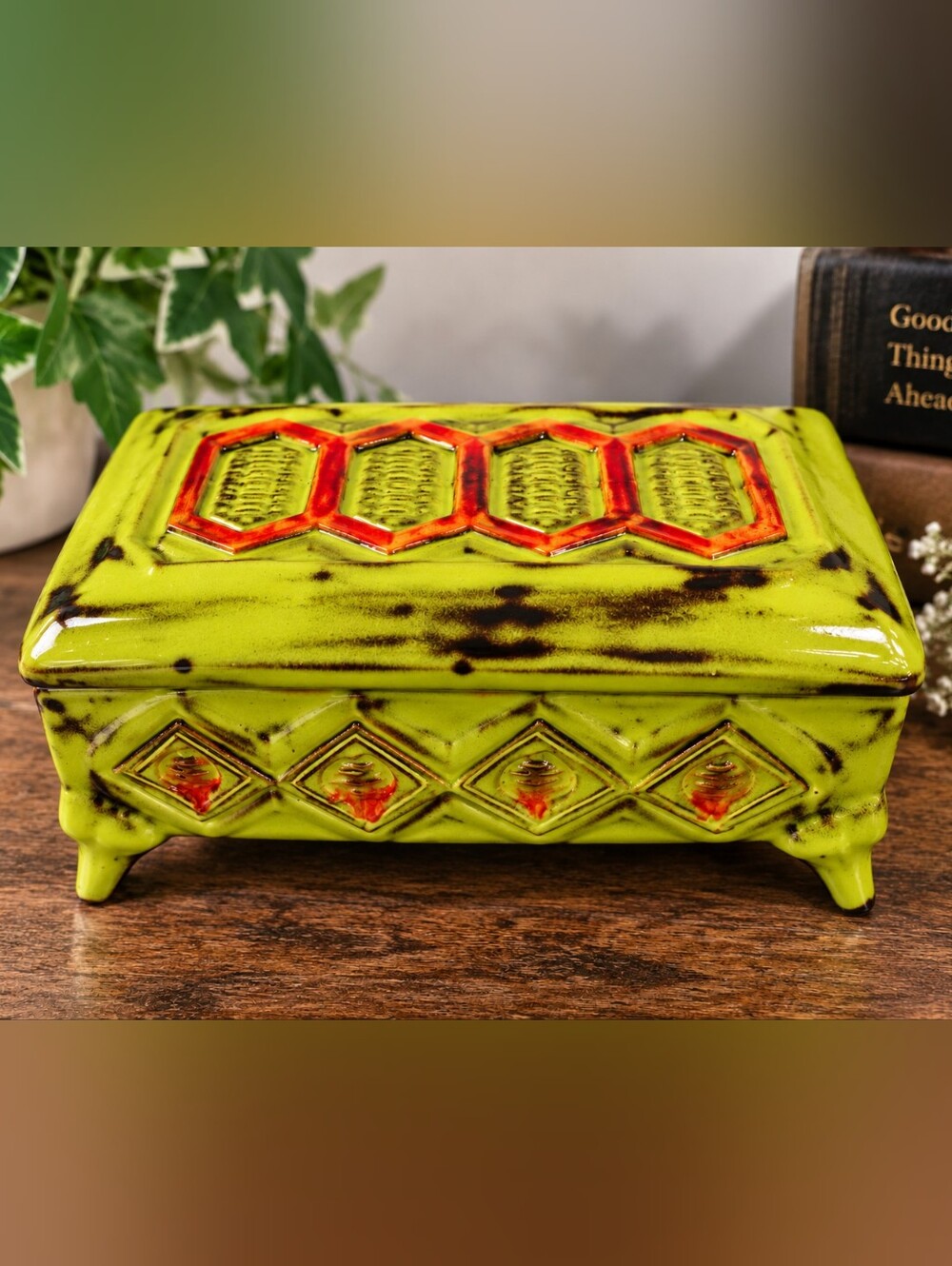 Vintage-Style Glazed Ceramic Lidded Trinket Box – Footed Geometric Design